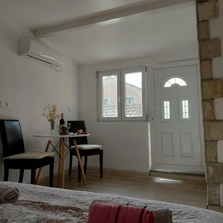 アパート Milena 1 ポドゴリツァ